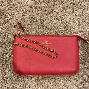 🏷 🌟 Coach pink crossgrain chain leather wristlet